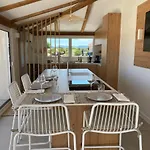 Lostane - Sur Le Toit Apartmanhotel Grimaud