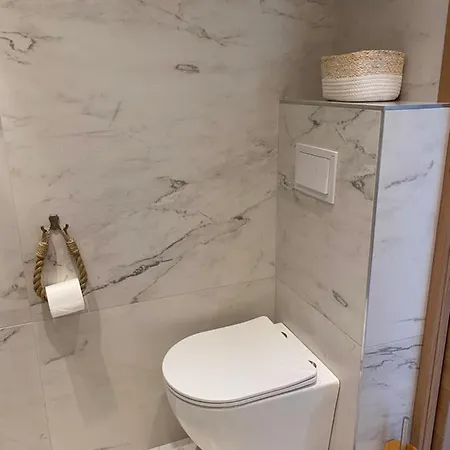 Lostane - Sur Le Toit Aparthotel Grimaud