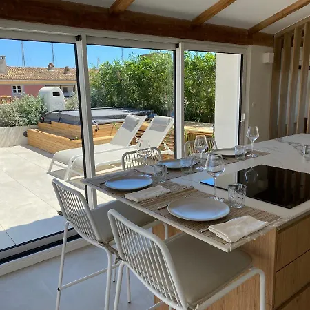 Lejlighedshotel Lostane - Sur Le Toit Grimaud