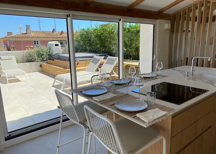 Lejlighedshotel Lostane - Sur Le Toit Grimaud