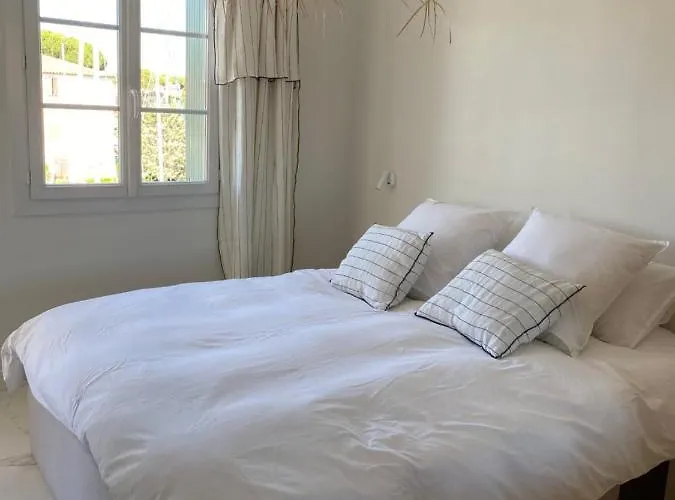 Lostane - Sur Le Toit Lejlighedshotel Grimaud